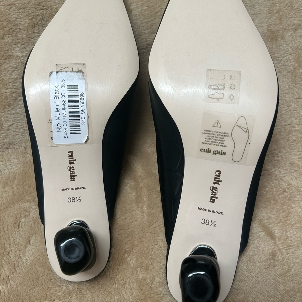 New. Elegant.